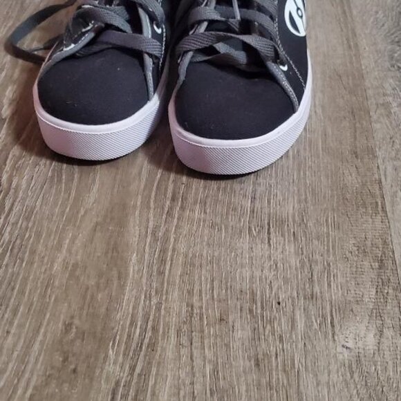 Heely's - Picture 3 of 6